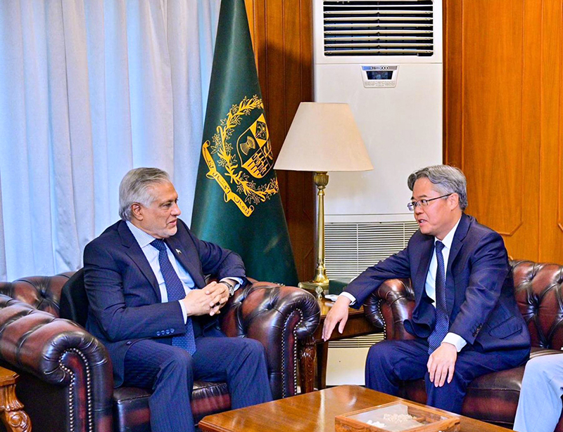 Chinese Ambassador to Pakistan, Jiang Zaidong, calls on the Deputy Prime Minister and Foreign Minister Senator Mohammad Ishaq Dar, at MoFA