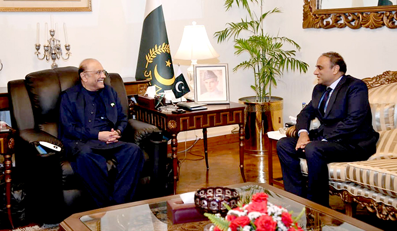 President Asif Ali Zardari talking to Pakistan’s Ambassador-designate to Iran, at Aiwan-e-Sadr