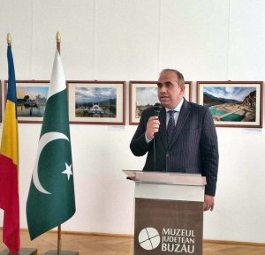 Ambassador Ilyas Mehmood Nizami addressed the audience during the exhibition