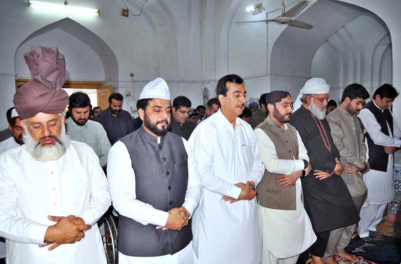 Chairman Senate Syed Yusuf Raza Gillani offering Eidul Azha prayers at Musa Pak Shaheed Shrine