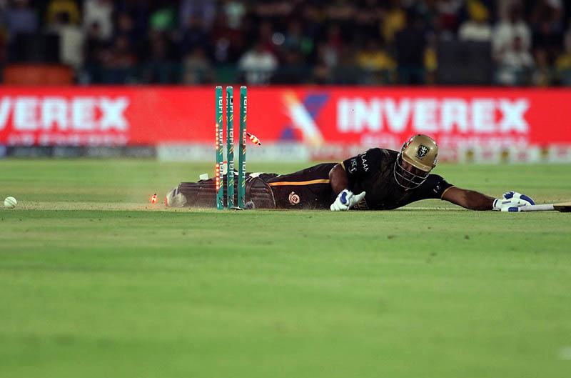 Hyderabad Kingsmen Kusal Perera run out (Bracewell) during the Pakistan Super League (PSL) final match between Hyderabad Kingsmen and Peshawar Zalmi at Gaddafi Stadium