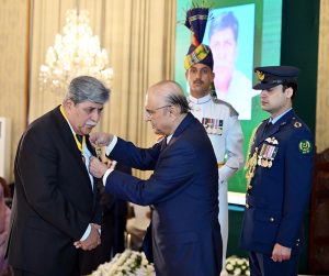 President Asif Ali Zardari confers Hilal-i-Imtiaz upon playwright and writer Asghar Nadeem Syed at an investiture ceremony at Aiwan-e-Sadr
