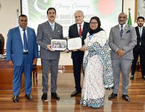 Chairman Senate, Syed Yousaf Raza Gilani, presents a certificate to a participant during the closing ceremony of the Pakistan-Bangladesh Knowledge Corridor, Executive Training Programme for senior civil servants from Bangladesh at the National Institute Of Public Administration (NIPA).