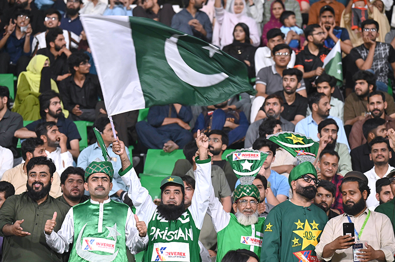 Spectators enjoying the Pakistan Super League (PSL) 2st Eliminator match between Hyderabad Kingsmen and Islamabad United at Gaddafi Stadium