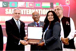 President SAFA, Md. Humayun Kabir with participants presenting souvenir to the Deputy Prime Minister and Foreign Minister Ishaq Dar during the SAFA International Future of Finance Summit 2026