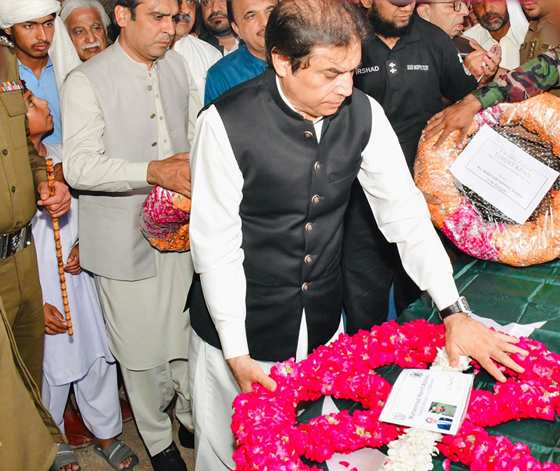 Federal Minister for Railways, Muhammad Hanif Abbasi attends funeral of Shaheed Liaquat Ali, meets bereaved family, offers condolences, and recommends “Sitara-e-Shujaat” for his bravery