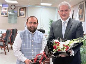 Federal Minister for National Heritage and Culture Aurangzeb Khan Khichi presents a bouquet to the Jordanian Ambassador to Pakistan, Dr. Maen Khreasat at his Office.