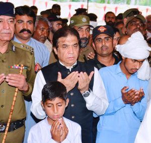 Federal Minister for Railways, Muhammad Hanif Abbasi attends funeral of Shaheed Liaquat Ali, meets bereaved family, offers condolences, and recommends “Sitara-e-Shujaat” for his bravery