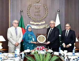 Hon'ble Chief Justice of the Federal Constitutional Court of Pakistan, Mr. Justice Amin-ud-Din Khan, presenting a commemorative shield to the distinguished delegation from Bangladesh as a gesture of judicial goodwill, mutual respect, and strengthened institutional cooperation.