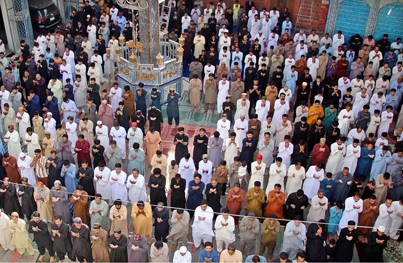 A large number of faithful offering Eidul Azha prayers near Pakistan Chowk