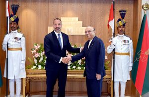 President Asif Ali Zardari shaking hands with Prince Rahim Aga Khan V at Aiwan-e-Sadr.