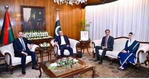 President Asif Ali Zardari, First Lady Bibi Aseefa Bhutto Zardari and Chairman PPP, Bilawal Bhutto Zardari in a meeting with Prince Shah Rahim Al-Hussaini Aga Khan V at Aiwan-e-Sadr.