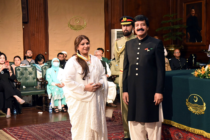 Punjab Governor Sardar Saleem Haider awards the Hilal-e-Imtiaz to Saira Naseem at Governor House
