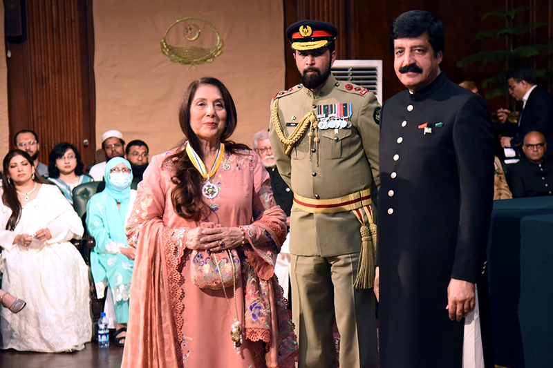 Punjab Governor Sardar Saleem Haider awards the Hilal-e-Imtiaz to Samina Peerzada at Governor House