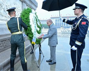 Prime Minister Muhammad Shehbaz Sharif laying floral wreath at the Monument to the People's Heroes