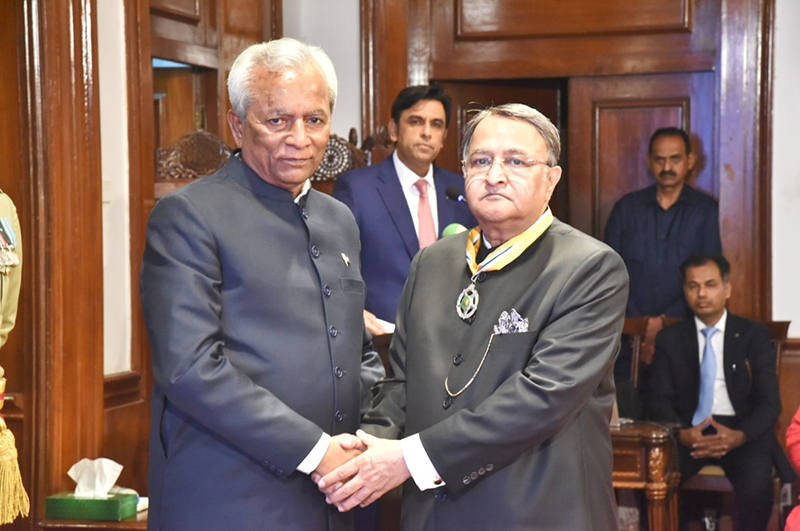 Sindh Governor, Syed Muhammad Nehal Hashmi awards the Hilal-e-Imtiaz to Senator Sarmad Ali at Governor House