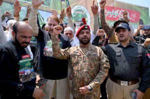 People show solidarity with Pakistani armed forces in front of the paramilitary FC headquarters, during the marking of the first commemoration of Marka-e-Haq.