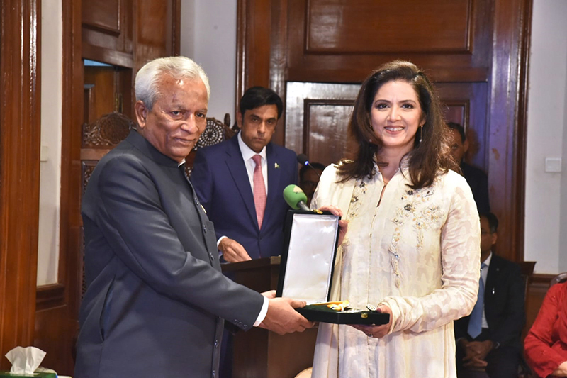 Sindh Governor, Syed Muhammad Nehal Hashmi awards the Hilal-e-Imtiaz to Savera Nadeem at Governor House