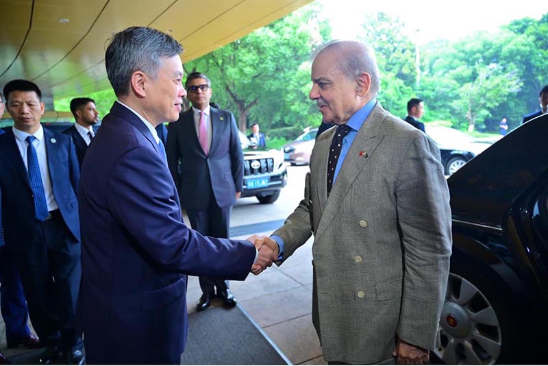 Governor Zhejiang Province Mr. Liu Jie receiving Prime Minister Muhammad Shehbaz Sharif upon his arrival to attend the Pakistan China Business Conference on Information Technology & Telecom, Battery Energy Storage System (BESS) and Agriculture
