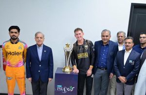 Prime Minister Muhammad Shehbaz Sharif with the captains of Peshawar Zalmi & Hyderabad Kingsmen and the Trophy of PSL 11
