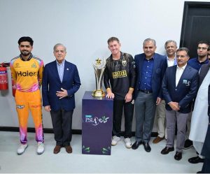 Prime Minister Muhammad Shehbaz Sharif with the captains of Peshawar Zalmi & Hyderabad Kingsmen and the Trophy of PSL 11