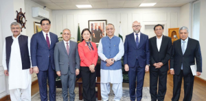 AIIB Vice President calls on Aleem Khan, discusses key infrastructure projects