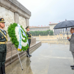 PM lays wreath at People's Heroes Monument in Tiananmen Square
