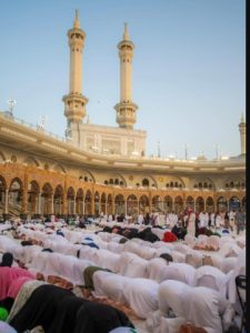 Grand Mosque echoes with Eid prayers as pilgrims celebrate in spiritual atmosphere