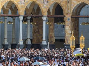 After stoning ritual, pilgrims throng Grand Mosque for Tawaf Al-Ifadah