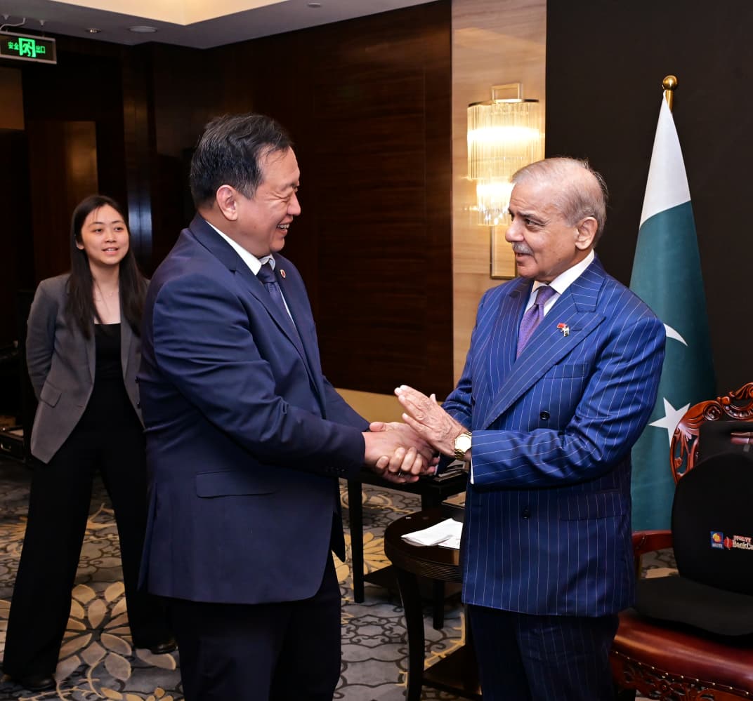PM meets Chinese business delegations; vows to deepen cooperation under CPEC II
