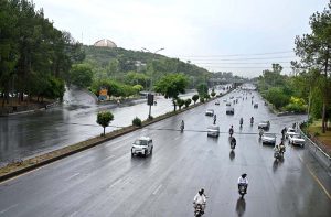 A view of vehicles on the way at Islamabad Highway during rain that experienced the in Federal Capital.