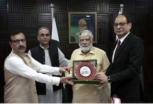 Managing Director Associated Press of Pakistan (APP) Muhammad Asim Khichi presenting a souvenir to Senior Journalist Haji Nawaz Raza after the 34th Associated Press of Pakistan Corporation (APPC) Board of Directors (BOD) Meeting at APP Headquarters.