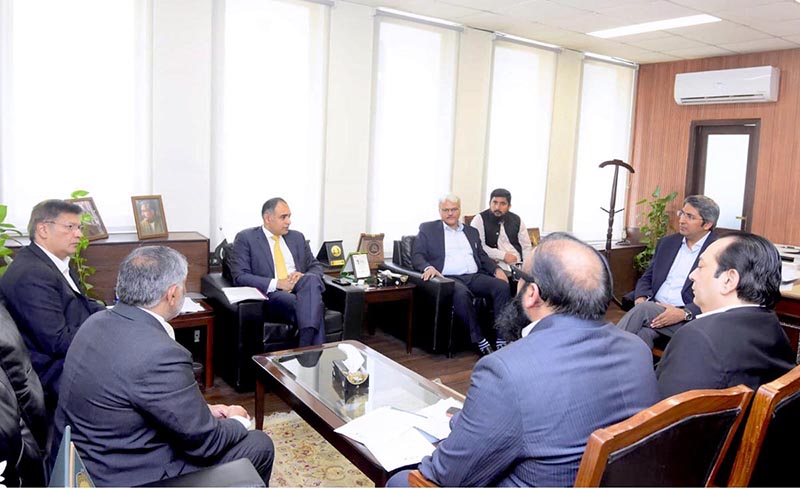 Minister of State for Finance and Revenue, Mr. Bilal Azhar Kayani, in a group photograph with a high-level delegation of the All Pakistan Fertilizer Dealers Association (APFDA) during a meeting at the Finance Division to discuss fiscal policy and the agricultural supply chain