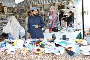 A girl draws a sketch following a step-by-step guide at a stall during the weekly bazaar held at Peshawar Mor, H-9, in the Federal Capital