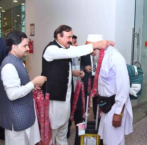Federal Minister for Parliamentary Affairs Dr. Tariq Fazal Chaudhry welcomes Hajj pilgrims returning from Saudi Arabia at Islamabad Airport