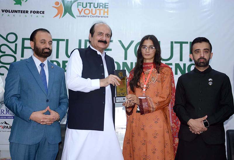Students receives award to Chairman Prime Minister’s (PM) Youth Program Rana Mashhood Ahmed Khan during his visit to Riphah International College Lasani Pulli Sargodha Road for addressing the “Future Youth Leaders Conference”