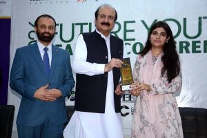 Students receives award to Chairman Prime Minister’s (PM) Youth Program Rana Mashhood Ahmed Khan during his visit to Riphah International College Lasani Pulli Sargodha Road for addressing the “Future Youth Leaders Conference”