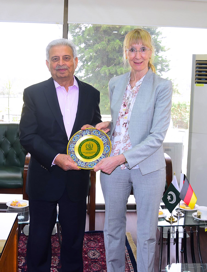 Federal Minister for National Food Security & Research, Rana Tanveer Hussain, presents a souvenir to German Ambassador Ms. Ina Lepel after a meeting on strengthening bilateral cooperation in agriculture, livestock, and biotechnology sectors