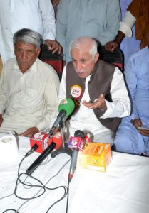 Federal Minister for board of investment Qaiser Ahmad Sheikh talking to media at Chak # 131 Loony Wala after inauguration of Medical Camp.