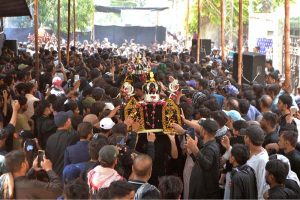 Security officials standing high alert in front of mourners attending a procession on 9th of Murramul Harram at Latifabad. Muharramul Haram is known as the first month of the Islamic calendar and the mourning month in remembrance of the martyrdom (Shahadat) of Hazrat Imam Hussain (RA), the grandson of the Holy Prophet Mohammad (PBUH)