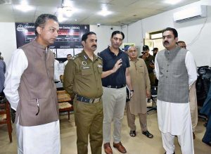 Commissioner Bahawalpur Irfan Ali Kathia and Regional Police Officer Bahawalpur Ghazi Muhammad Salahuddin being briefed about security monitoring and arrangements made for the 9th Muharram processions during their visit to the District Control Room