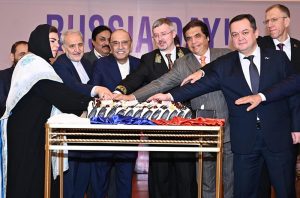 esident Asif Ali Zardari, Ambassador Albert P. Khorev of the Russian Federation and other dignitaries cutting a cake at a reception held to mark the National Day of the Russian Federation.