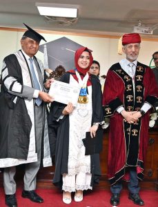 Advisor to the Chief Minister on Health, Major General (Retd) Professor Dr. Azhar Mahmood Kiani, distributes medals and degrees among students during the second convocation of Sargodha Medical College