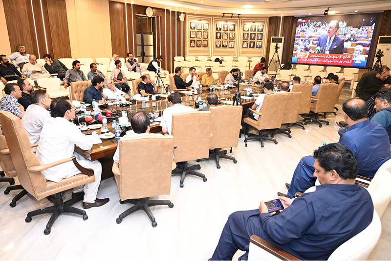 Exporters and journalists listen to Finance Minister Muhammad Aurangzeb’s budget speech for FY2026–27 at Shafi Hall of the Chamber of Commerce