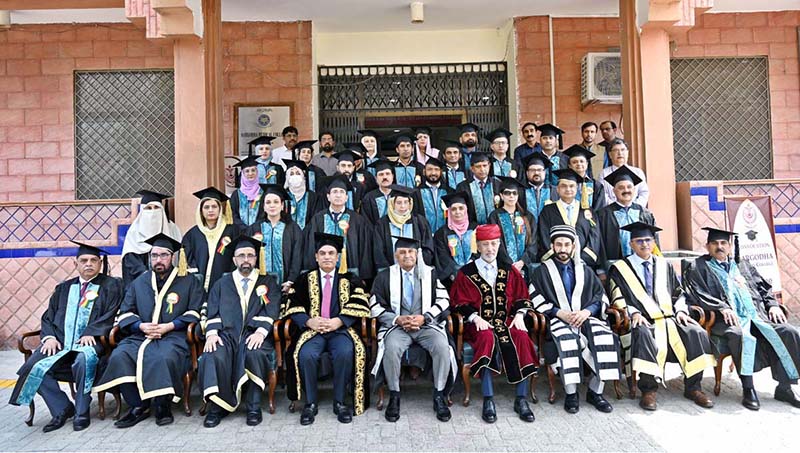 Advisor to the Chief Minister on Health Major General (Retd) Professor Dr. Azhar Mahmood Kiani, Vice Chancellor Professor Dr. Muhammad Ayaz pose for a group photo with graduate students and staff members during the second convocation of Sargodha Medical College