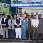 Group photo of businessmen and traders with Chairman Prime Minister’s (PM) Youth Program Rana Mashhood Ahmed Khan during his visit to Faisalabad Chamber of Commerce & Industry (FCCI)