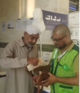 PakHajj Mission's duty officers return two lost bags to Pilgrims containing huge cash, valuables