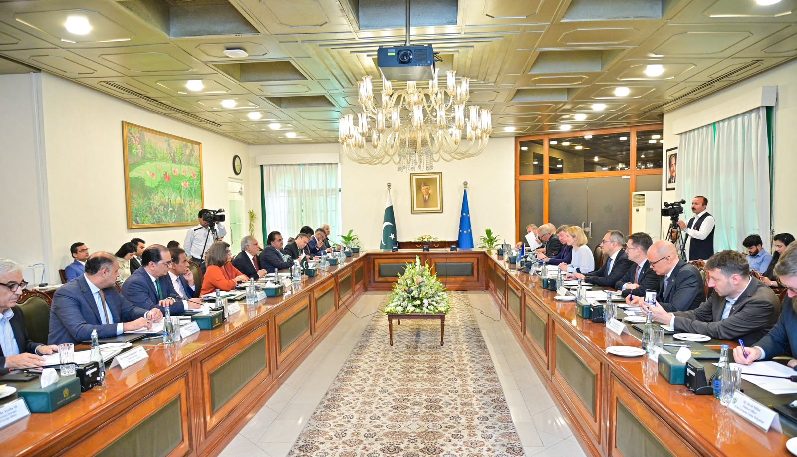 DPM/FM Dar, EU HR/VP Kaja Kallas discuss bilateral ties, regional, global developments