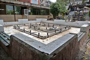 A view of an out of order fountain at Karachi Company which needs the attention of concerned authorities.