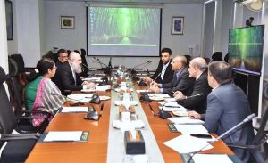 Federal Minister for Commerce Jam Kamal Khan with the delegation of the CAREC Secretariat after a meeting on regional trade, connectivity and investment cooperation at the Ministry of Commerce.